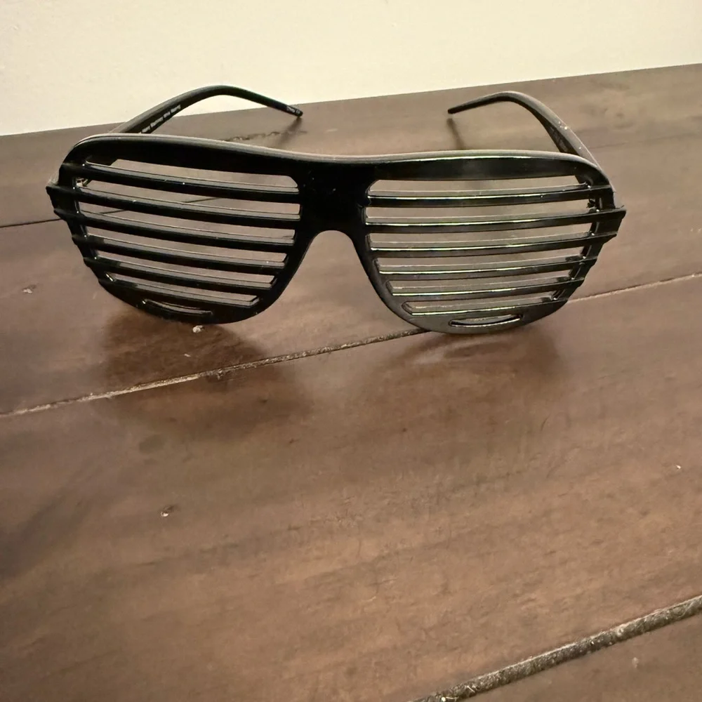 Vintage Black Shutter Shades Sunglasses – Italy Design – Fun Novelty Style
